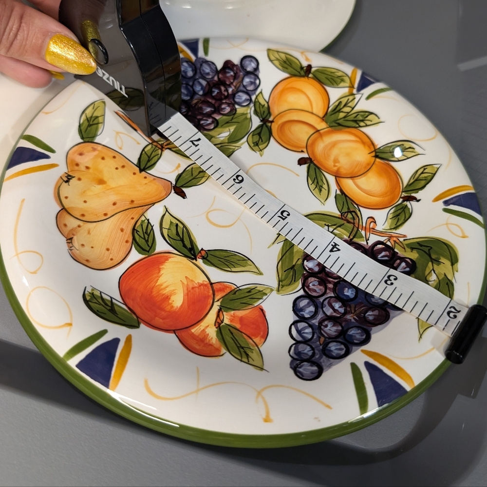 World Bazaars Inc NWT‎ 4 handpainted fruit ceramic 7.5' salad plates - Picture 2 of 5